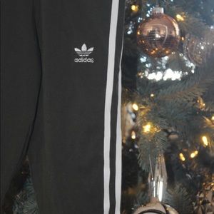 NEVER WORN ADIDAS OLIVE GREEN STRIPED LEGGING